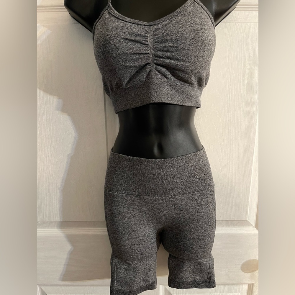 Women’s work out set bra & shorts